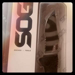 SOG FOLDING TACTICAL KNIFE